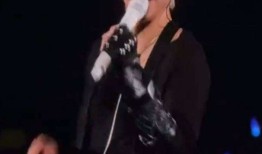 网红摆拍盲道被撞骗同情！薛之谦发声后惨遭打脸账号直接封了